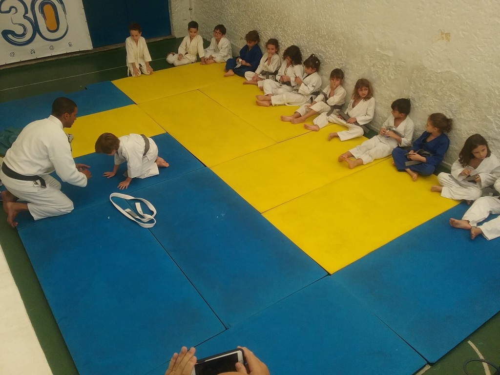 Troca de faixa no judô Amanhecendo Educação Infantil